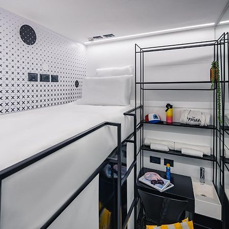 Wom Beach Pod Hotel - A Member Of Brown Hotels Tel Aviv Bagian luar foto