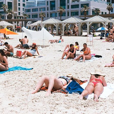 Wom Beach Pod Hotel - A Member Of Brown Hotels Tel Aviv Bagian luar foto