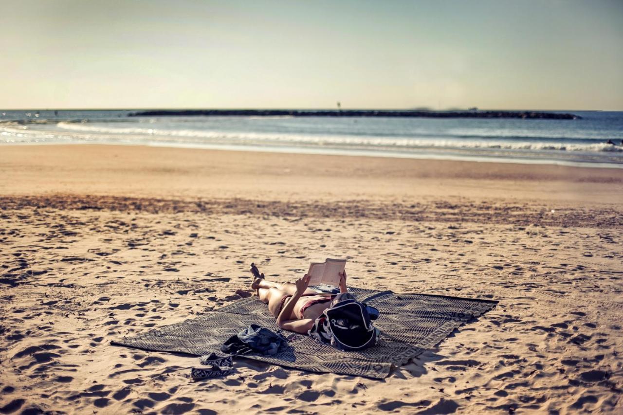 Wom Beach Pod Hotel - A Member Of Brown Hotels Tel Aviv Bagian luar foto