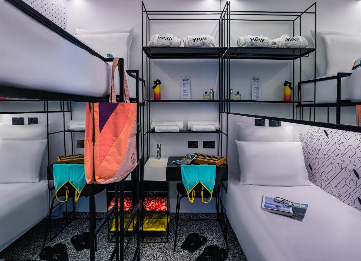 Wom Beach Pod Hotel - A Member Of Brown Hotels Tel Aviv Bagian luar foto