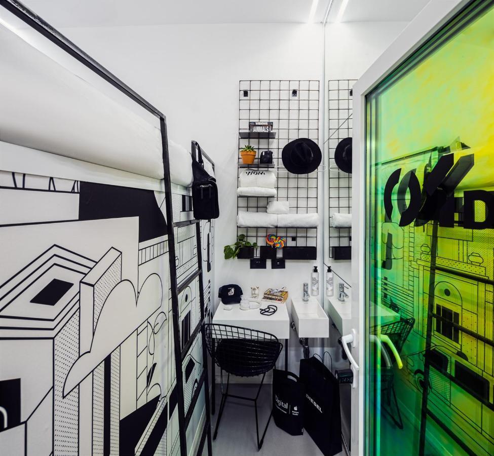 Wom Beach Pod Hotel - A Member Of Brown Hotels Tel Aviv Bagian luar foto