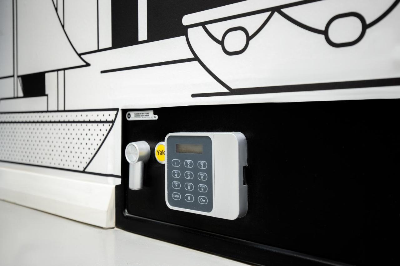 Wom Beach Pod Hotel - A Member Of Brown Hotels Tel Aviv Bagian luar foto