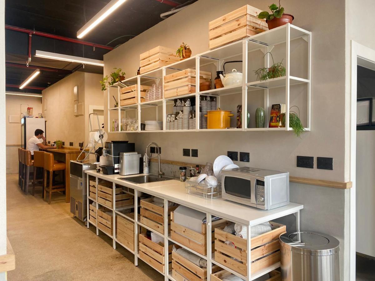 Wom Beach Pod Hotel - A Member Of Brown Hotels Tel Aviv Bagian luar foto