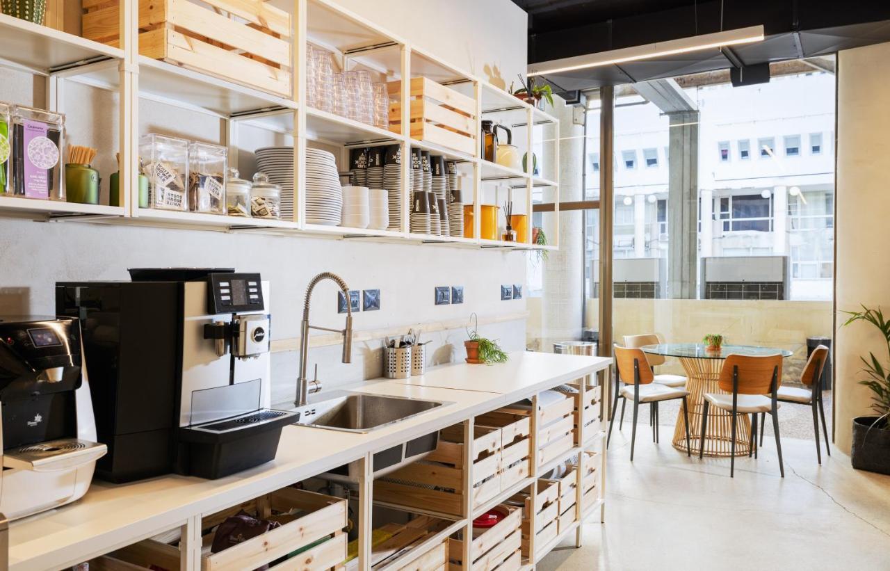 Wom Beach Pod Hotel - A Member Of Brown Hotels Tel Aviv Bagian luar foto
