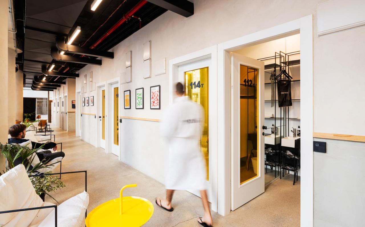 Wom Beach Pod Hotel - A Member Of Brown Hotels Tel Aviv Bagian luar foto