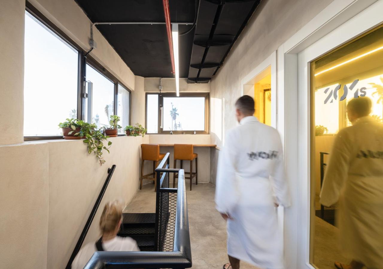 Wom Beach Pod Hotel - A Member Of Brown Hotels Tel Aviv Bagian luar foto